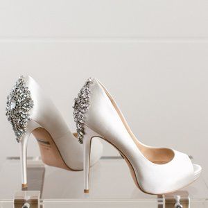 Badgley Mischka Kiara Jeweled Pump Heels Women's White Satin 8